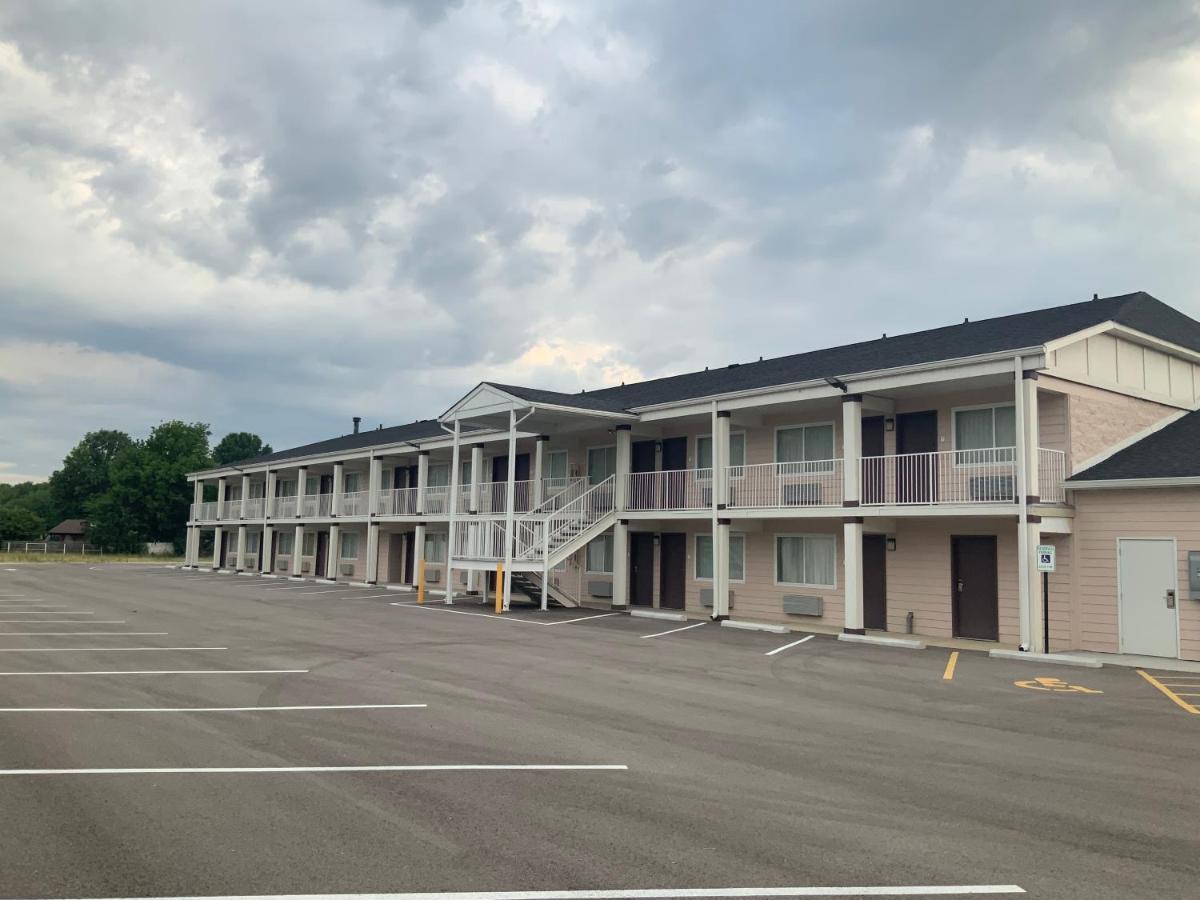 Days Inn By Wyndham Troy Il 外观 照片
